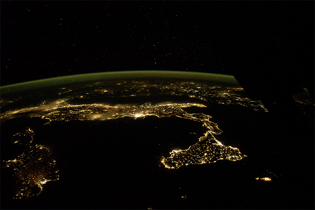 Unsere Erde bei Nacht