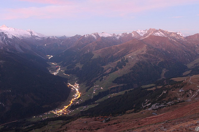 Farbenfroher Morgen in den Alpen