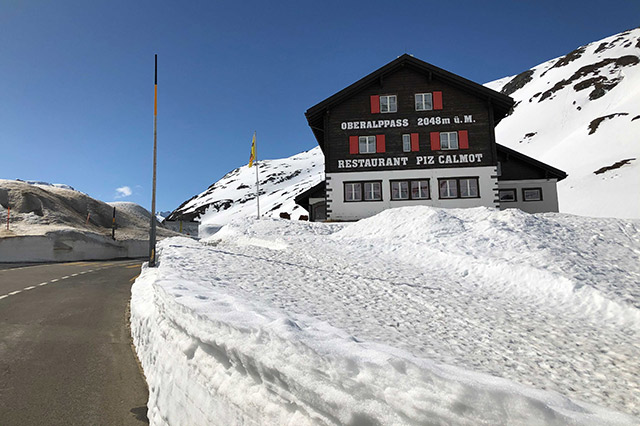 Schweiz: Wände aus Schnee