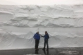 Sieben Meter hohe Schneewände