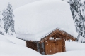 Alpendörfer versinken im Schnee
